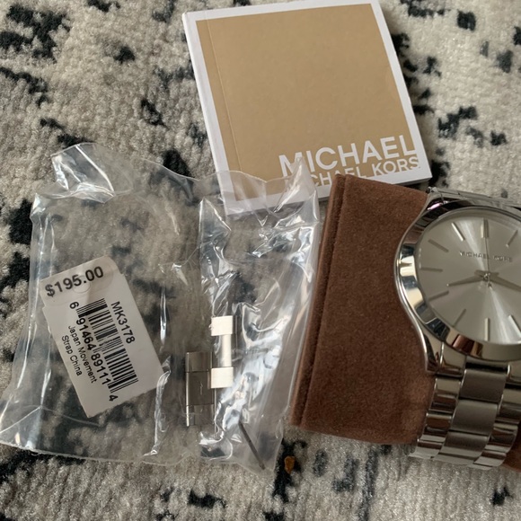 SILVER MICHAEL KORS WATCH WITH BOX - Picture 3 of 5